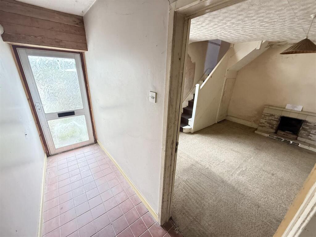 SELF CONTAINED LIVING UNIT