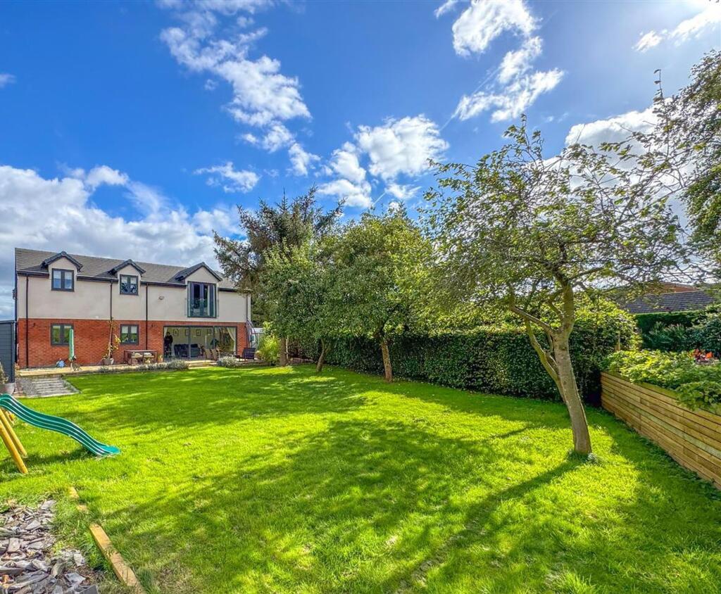 Main Road - Sheepy Magna - Image 1.jpg