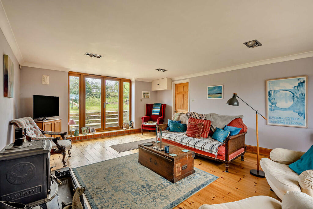 8642411-interior1...