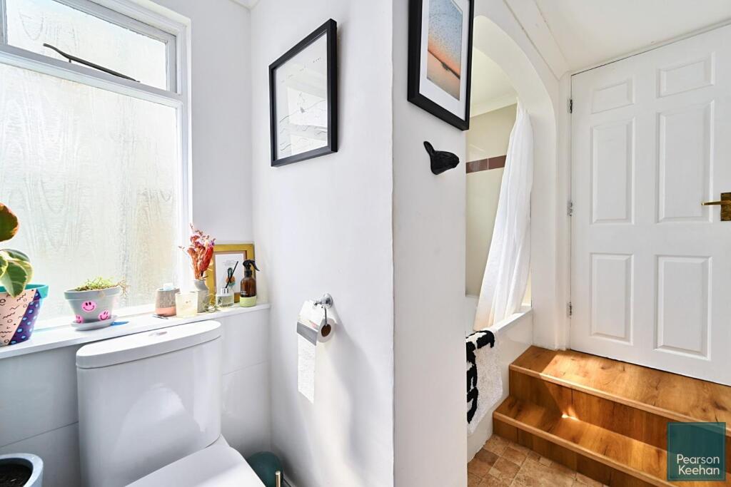 Flt 1, 27 Norfolk Square, BN1 (14).jpg