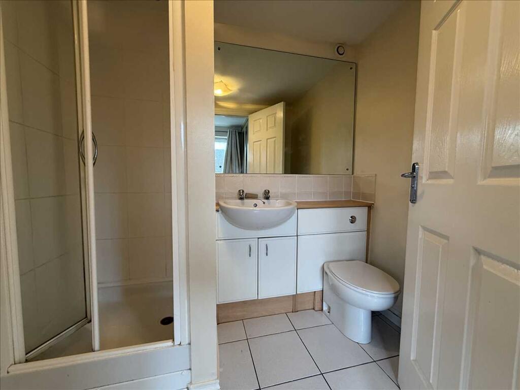 EN-SUITE SHOWER ROOM