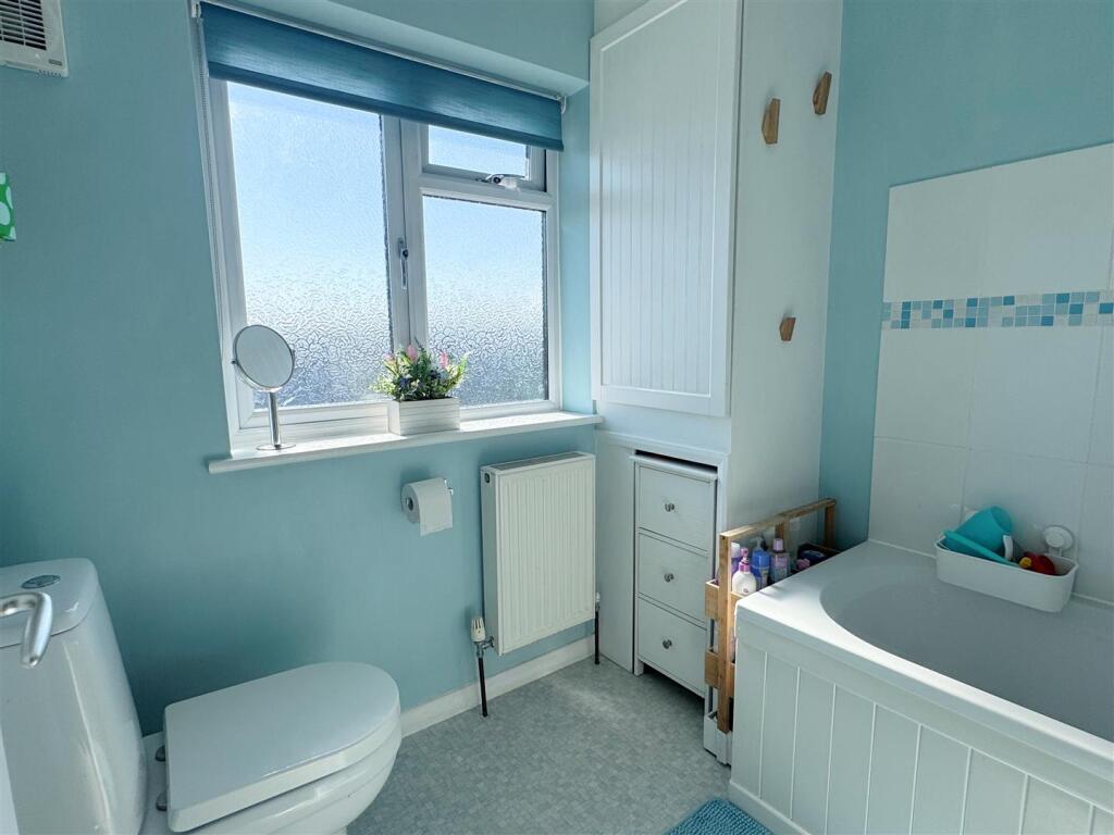 Bathroom 1.JPG