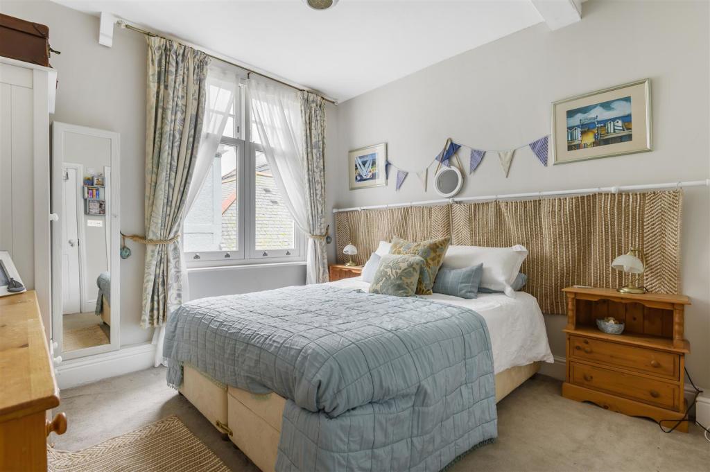 Bedroom 4.jpg