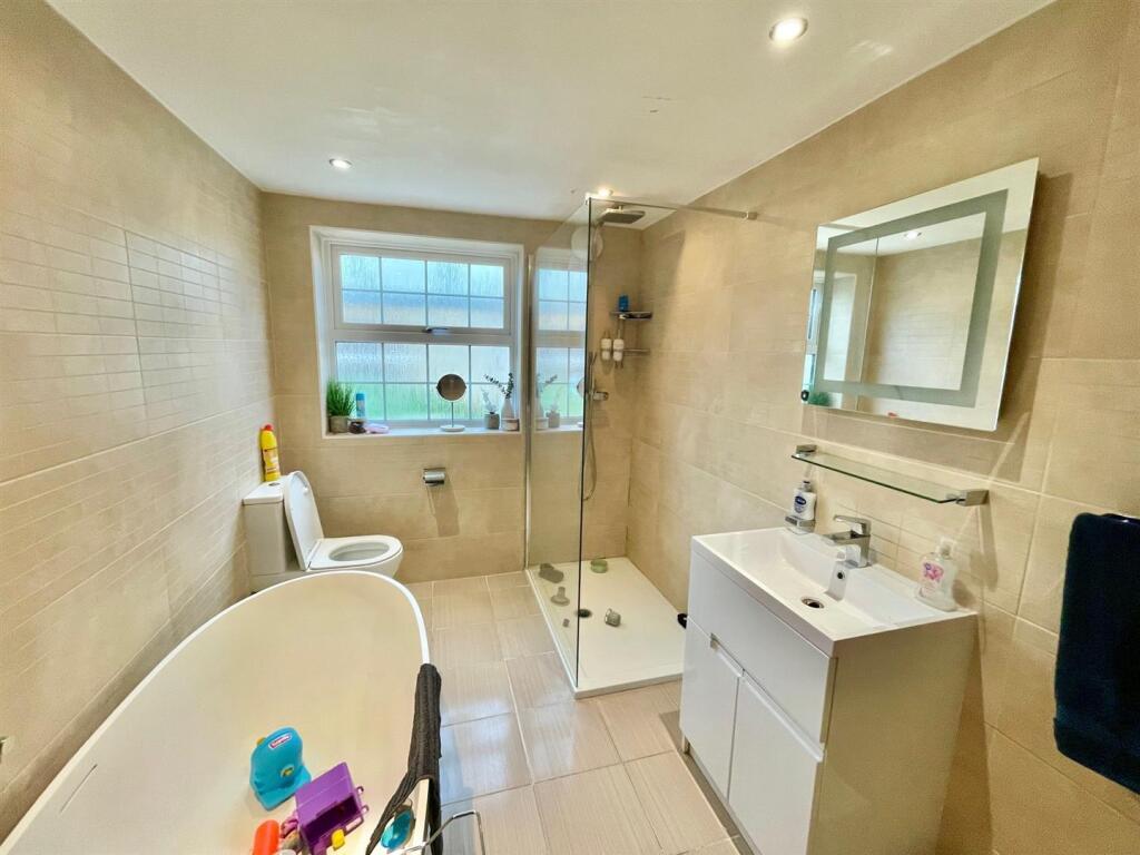 9 Cherry Tree Groundfloor bathroom.jpg