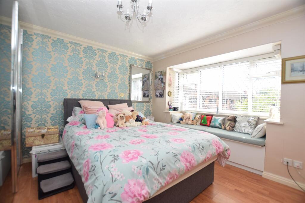BEDROOM 2