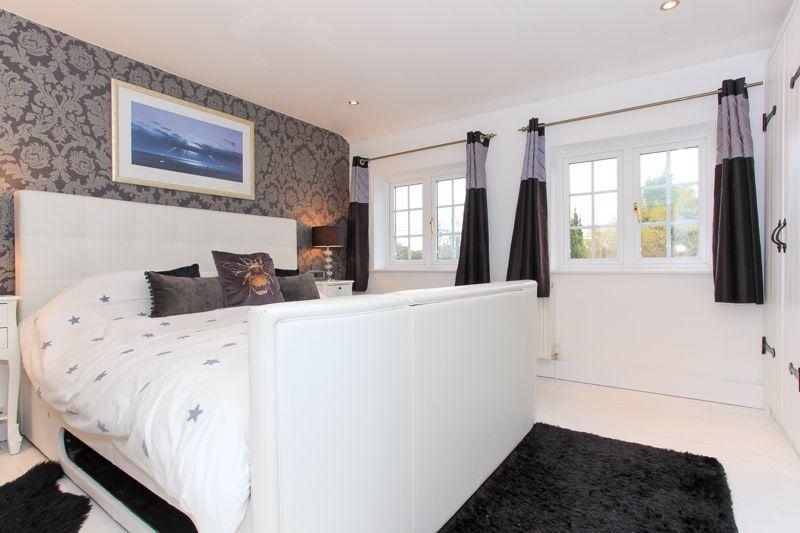 Bedroom 1 (Mai...