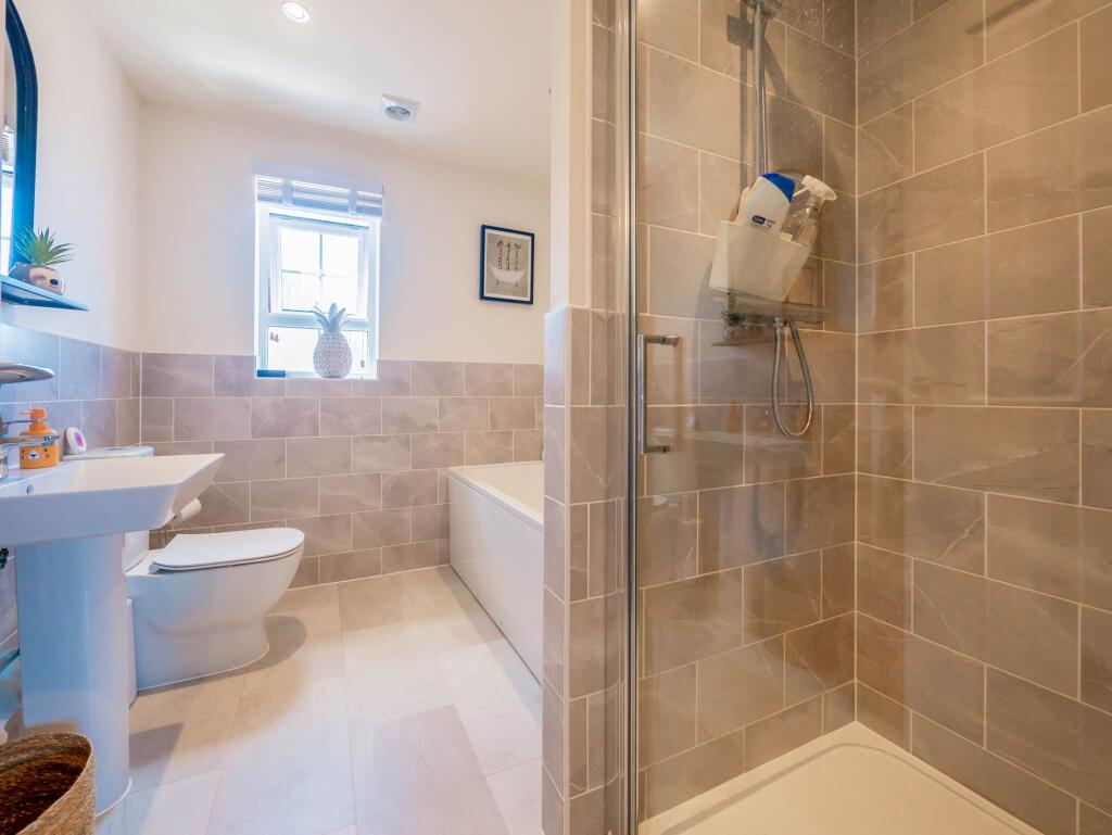 Family Bath &amp; Shower Room