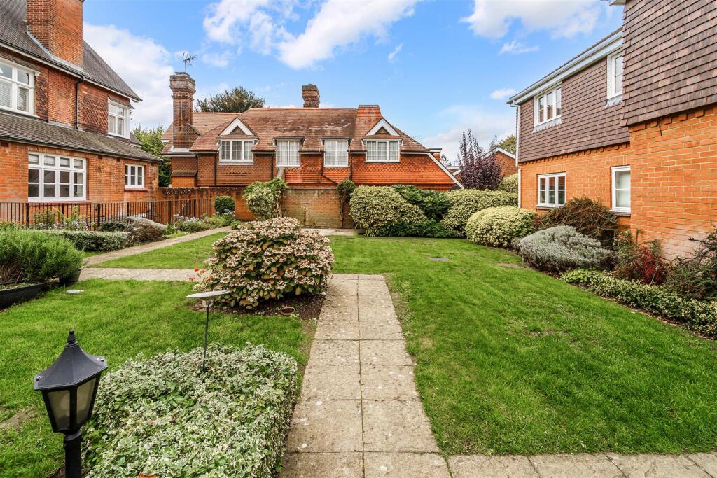 THE FIRS, FLAT (4).jpg