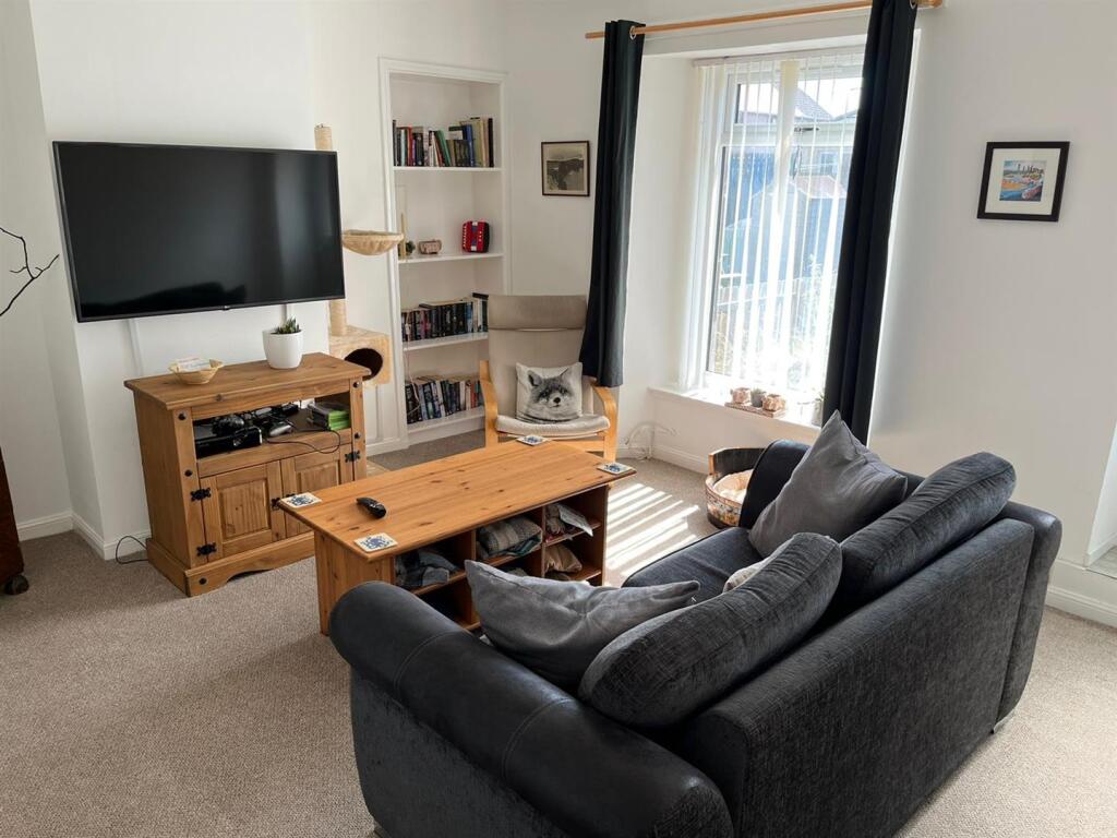 Living Room 2.jpg
