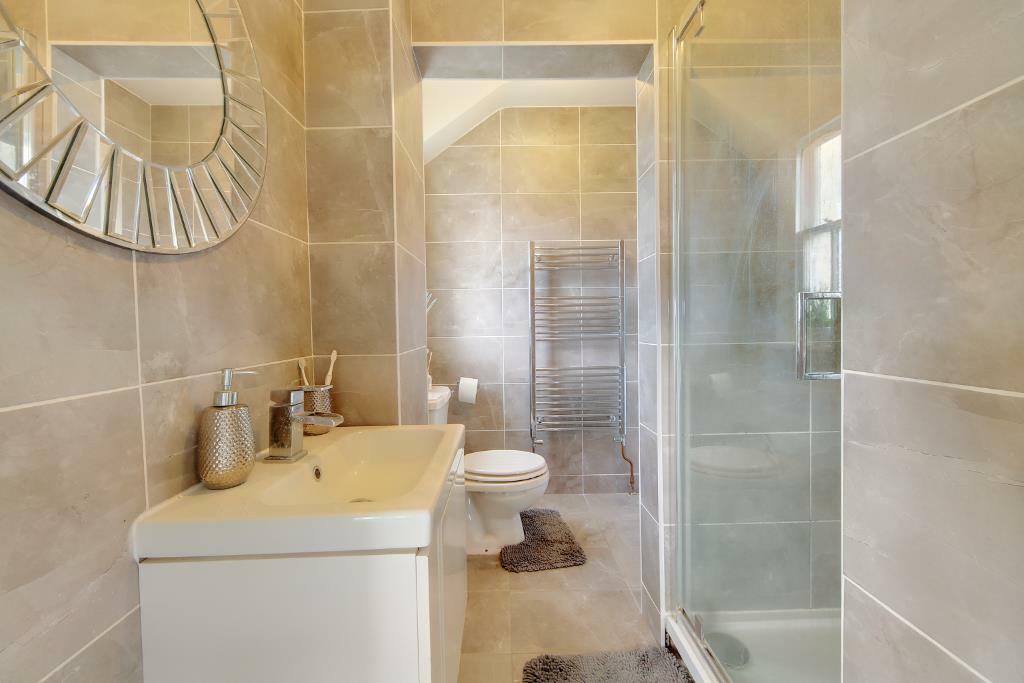 Second En-Suite.jpg