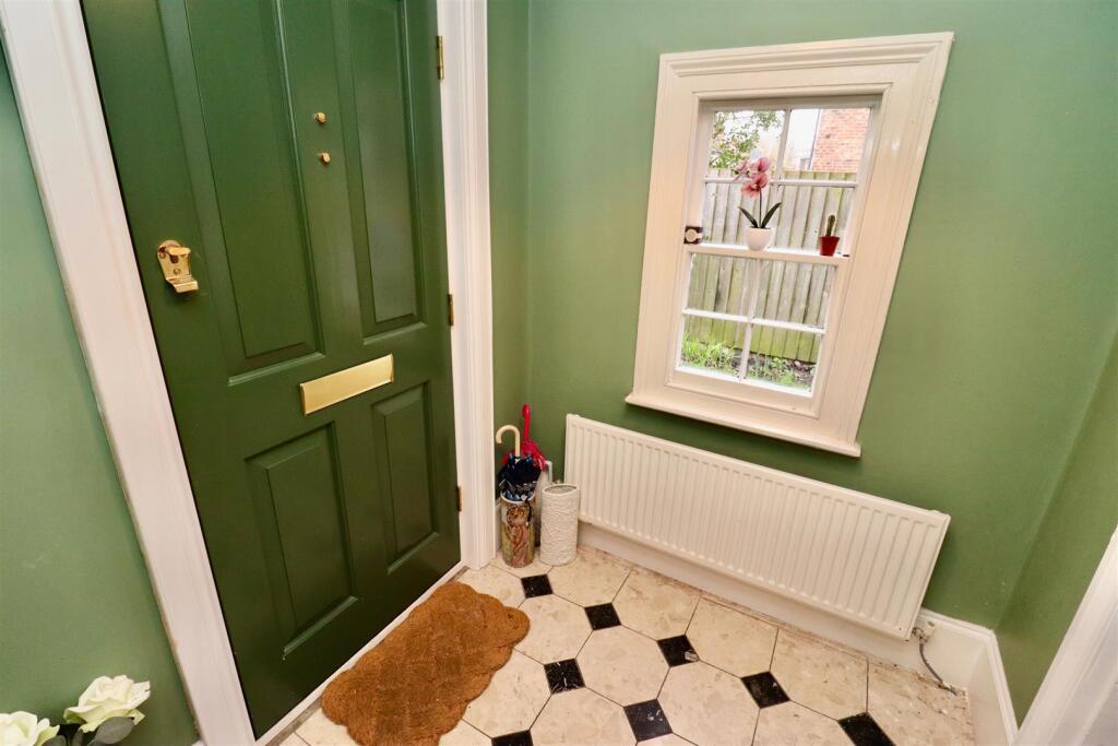 08_hallway_01.jpg