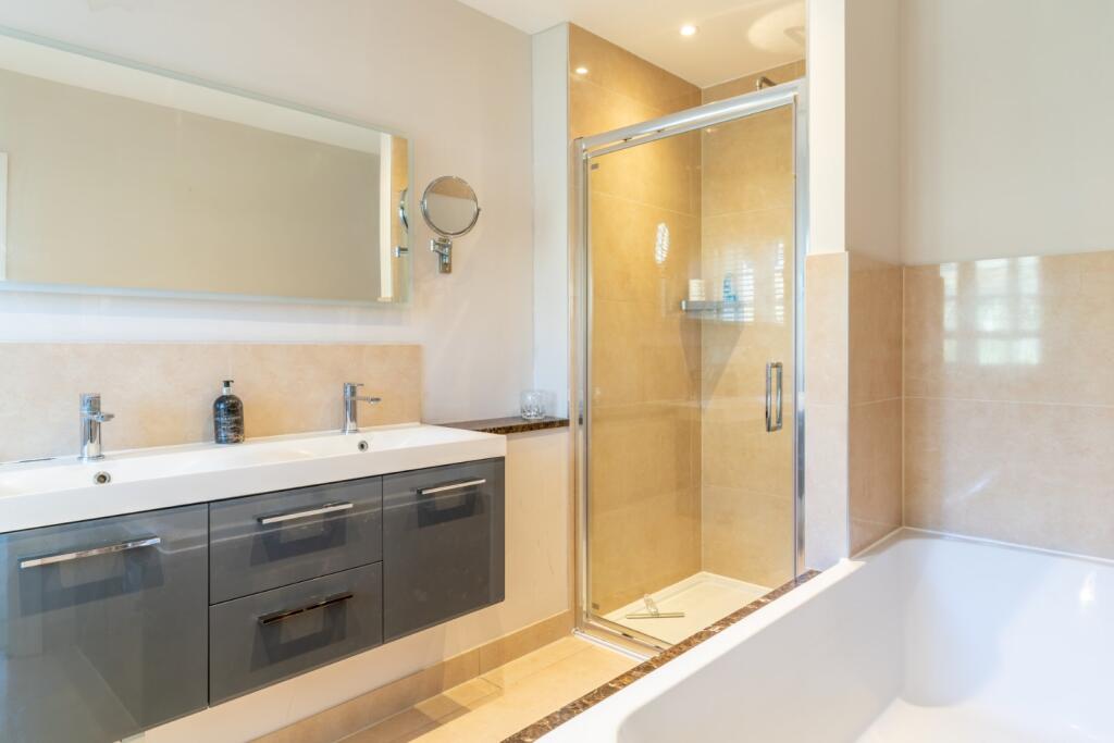 En Suite Bathroom