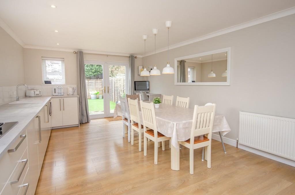 Kitchen pic 2.jpg