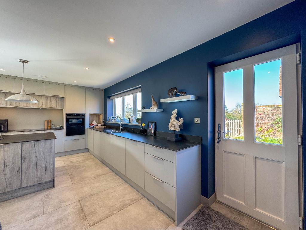 Kitchen &amp; side access