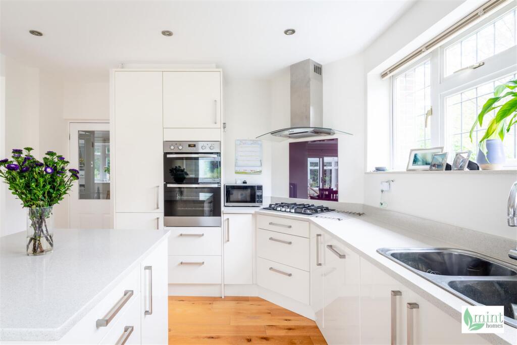 7 Priory Close - Watermark-30.jpg