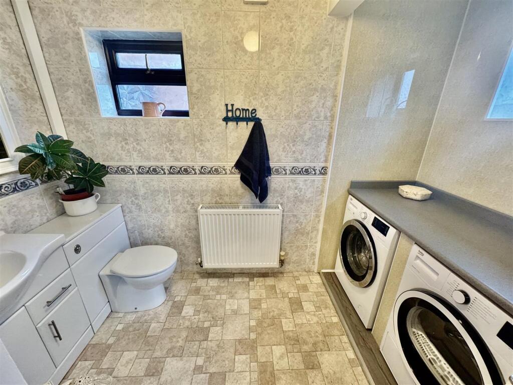 CLOAKROOM W/C/UTILITY