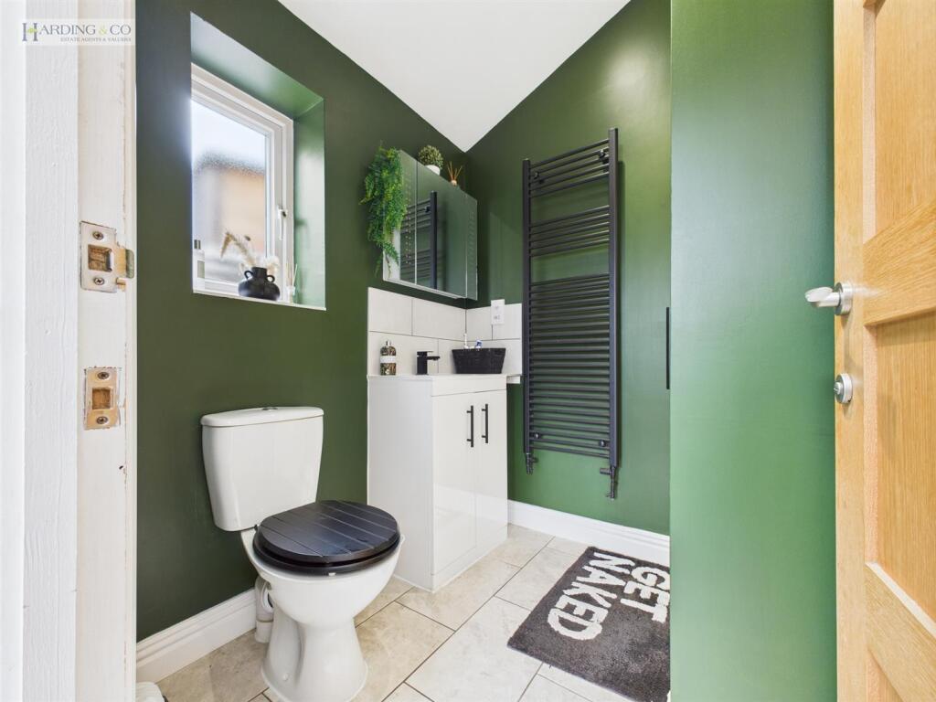 downstairs shower room.jpg