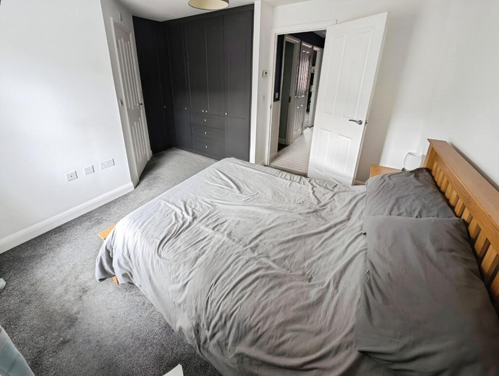 b0595743-bed 201a.jpg