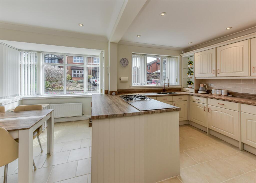 7 Griffiths Drive-kitchen9.jpg