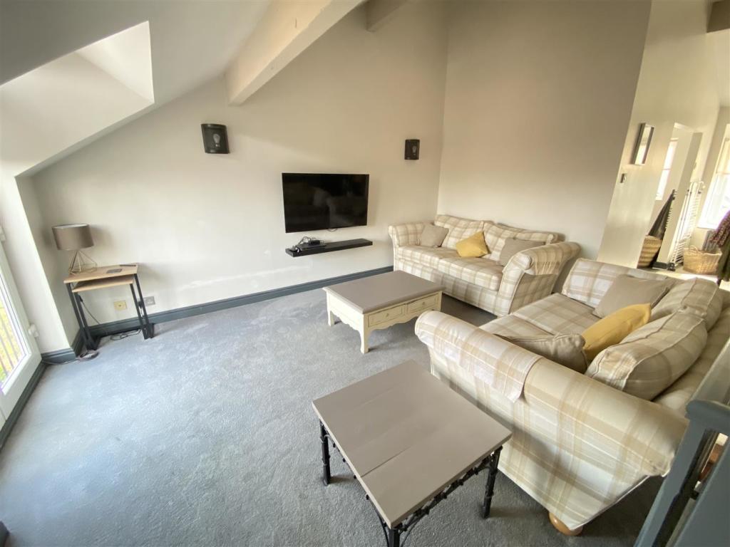 top floor lounge.jpeg