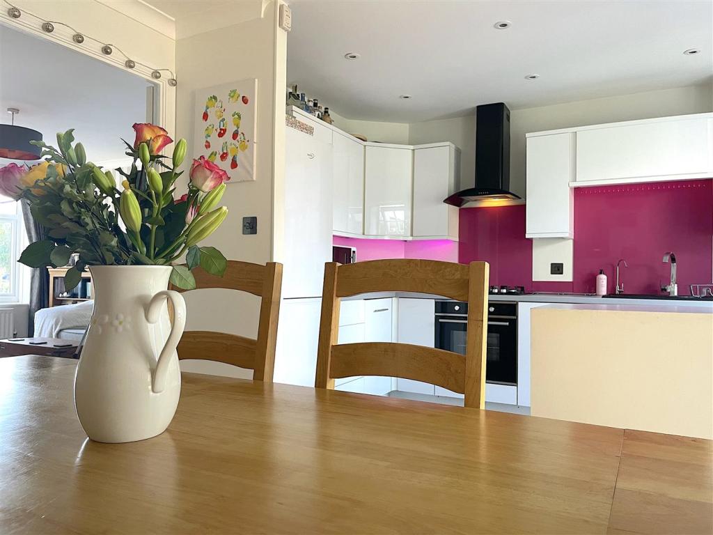Kitchen:Dining Room (1).jpeg