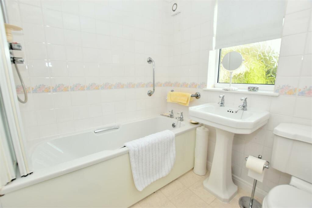 Bathroom.JPG