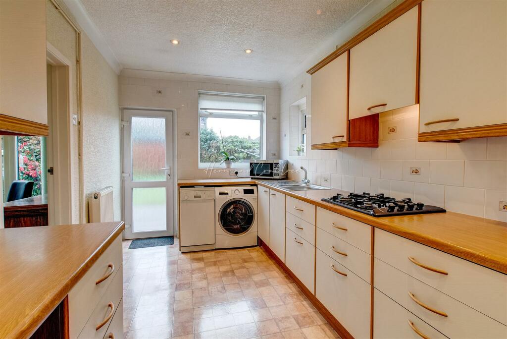 Maes Y Coed Road, Heath, HernCrabtree (10).jpg