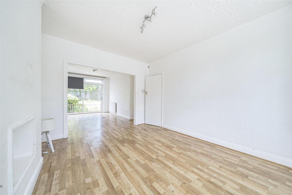 Brook Avenue, Edgware