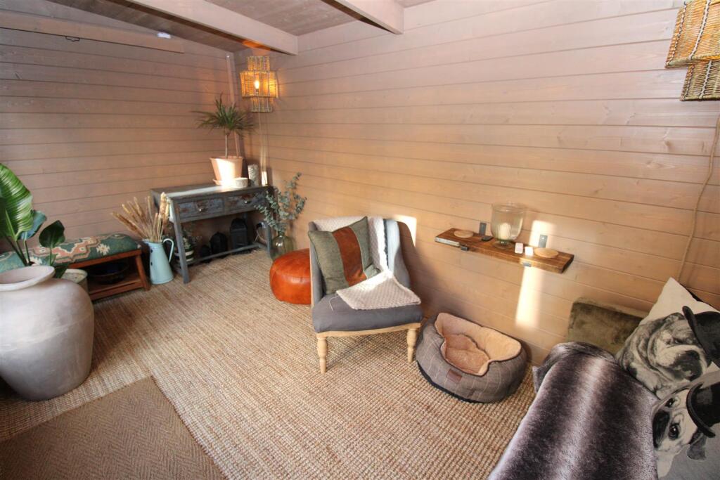 Garden room 2.JPG