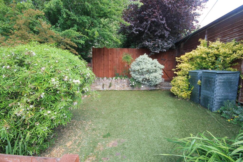 HL Rear Garden i.JPG