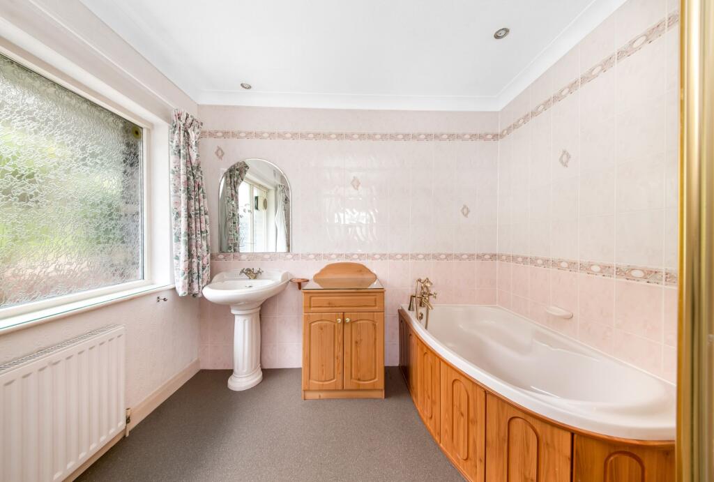 BEDROOM ONE EN-SUITE BATHROOM