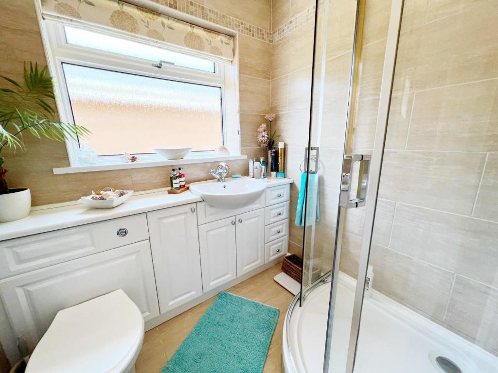 Shower Room.jpg