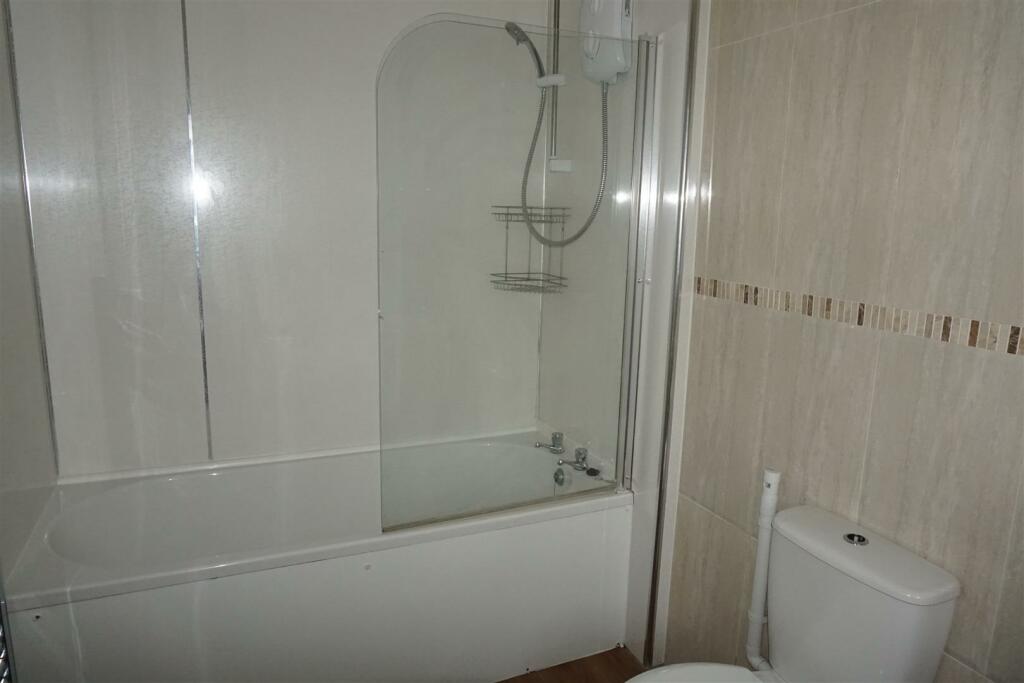 Bathroom Downstairs.JPG