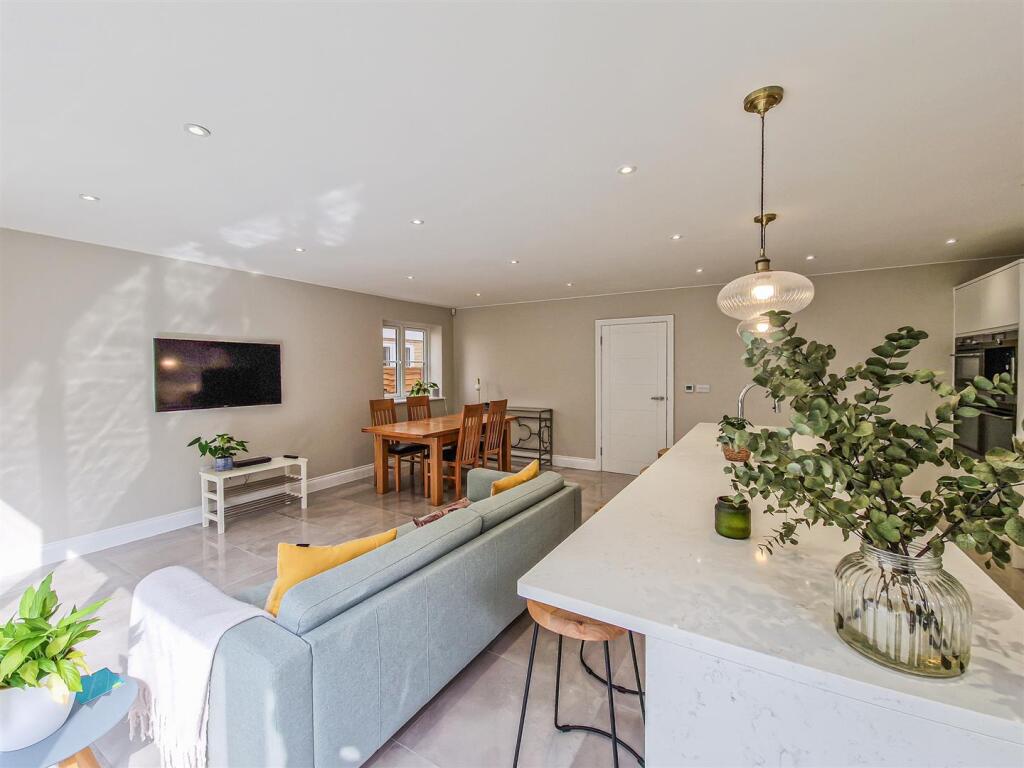 kitchen-breakfast area