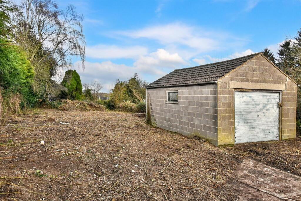 Plot Size - 826 m2