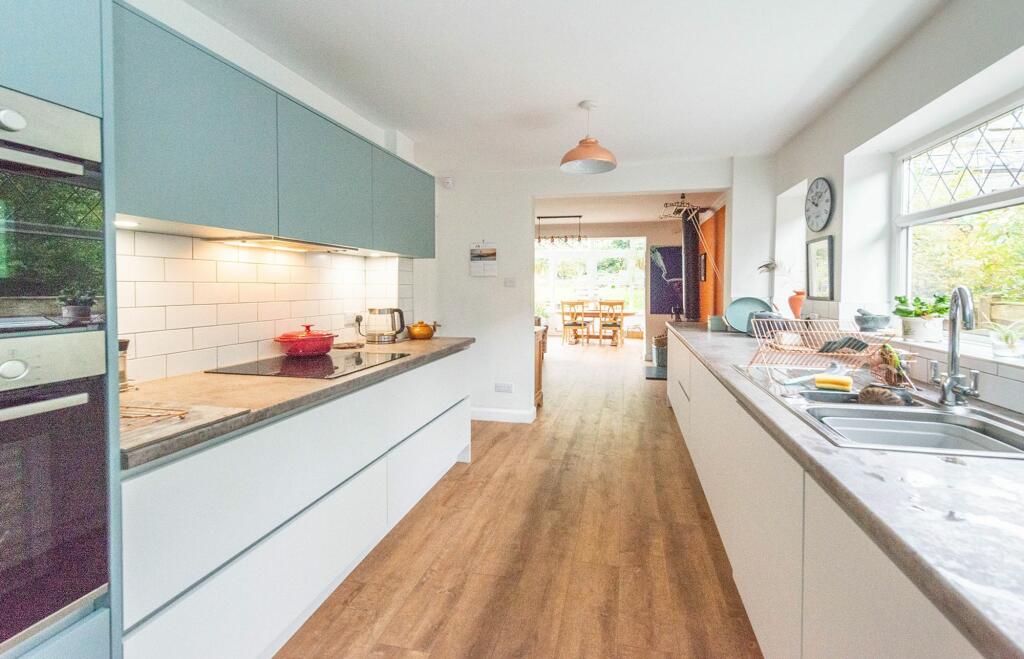 KITCHEN, LOUNGE/DINER AND SITTING ROOM