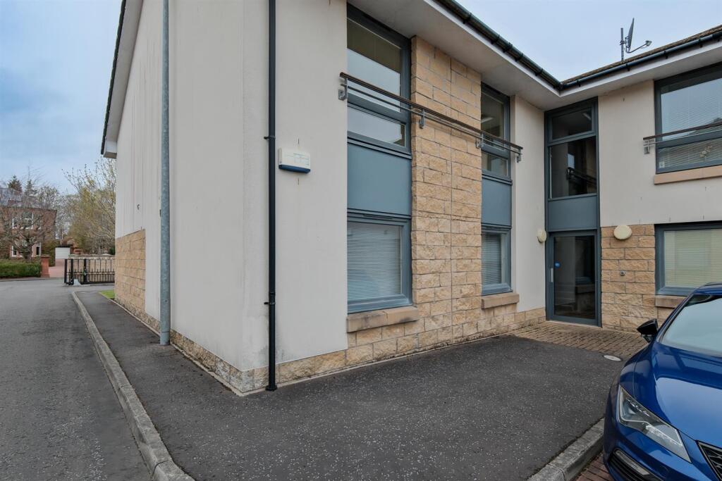 004-Flat 3, 41A, Station Road, Carluke, ML8 5AD.jp