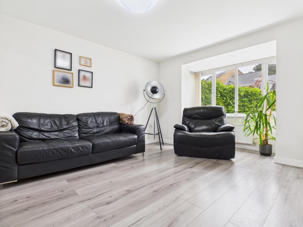 CAM03729G0-PR0094-STILL012