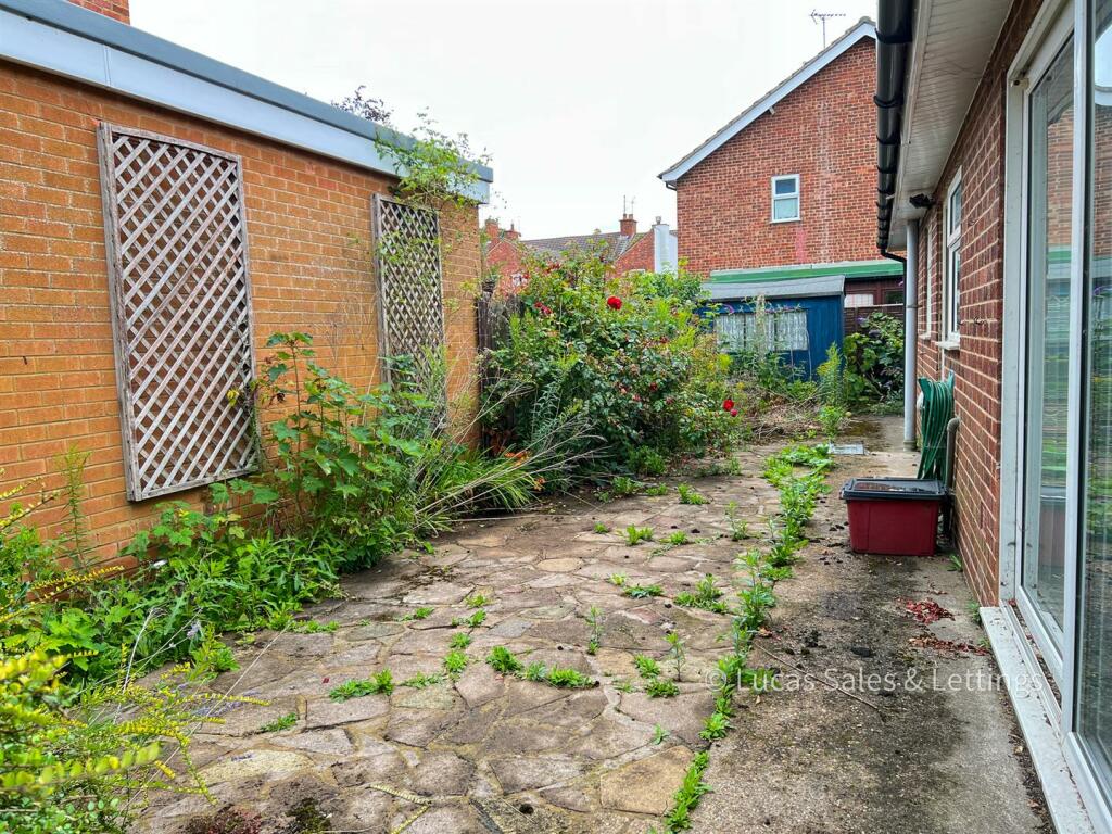 74 St Michaels Rd Kettering-01.jpg
