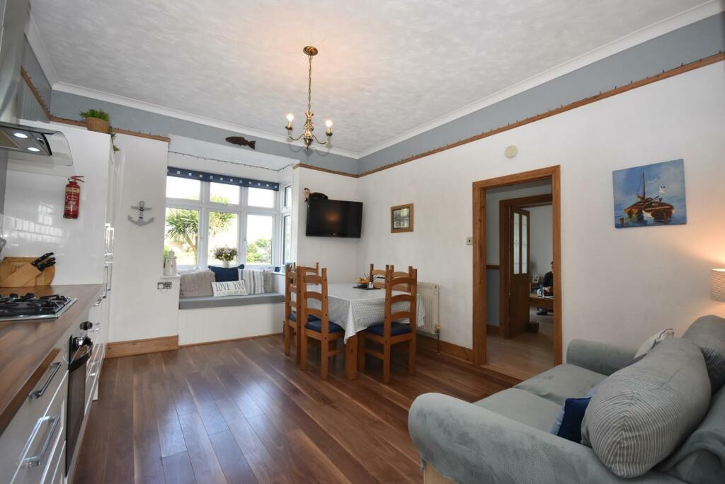 DINING AREA..JPG