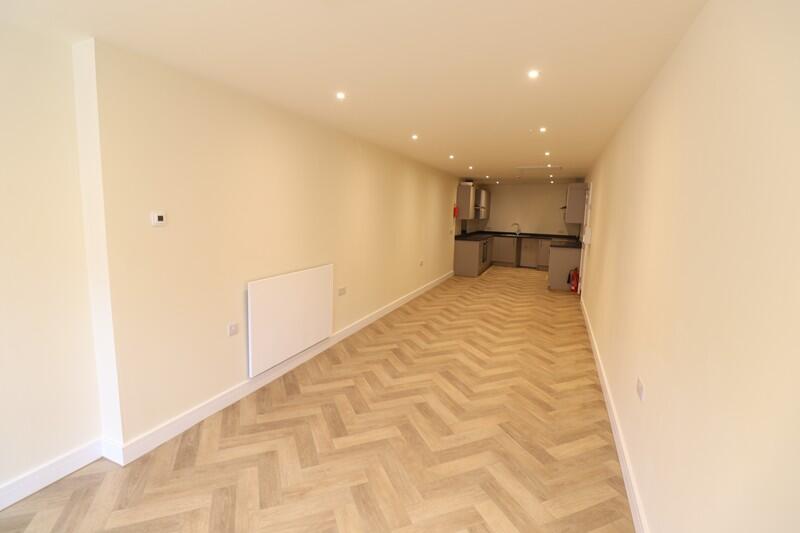 Communal Kitchen &amp; Living Area (4)