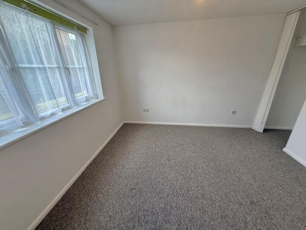 18 Dorking Bedroo...