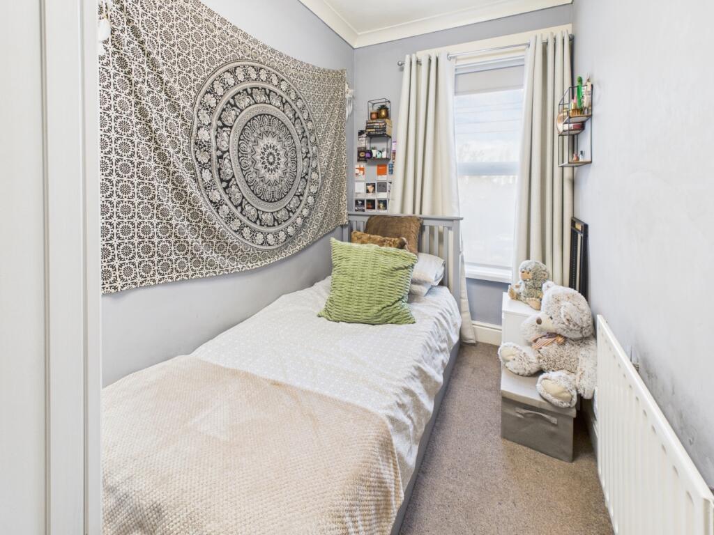 CAM04233G0-PR0038-STILL018