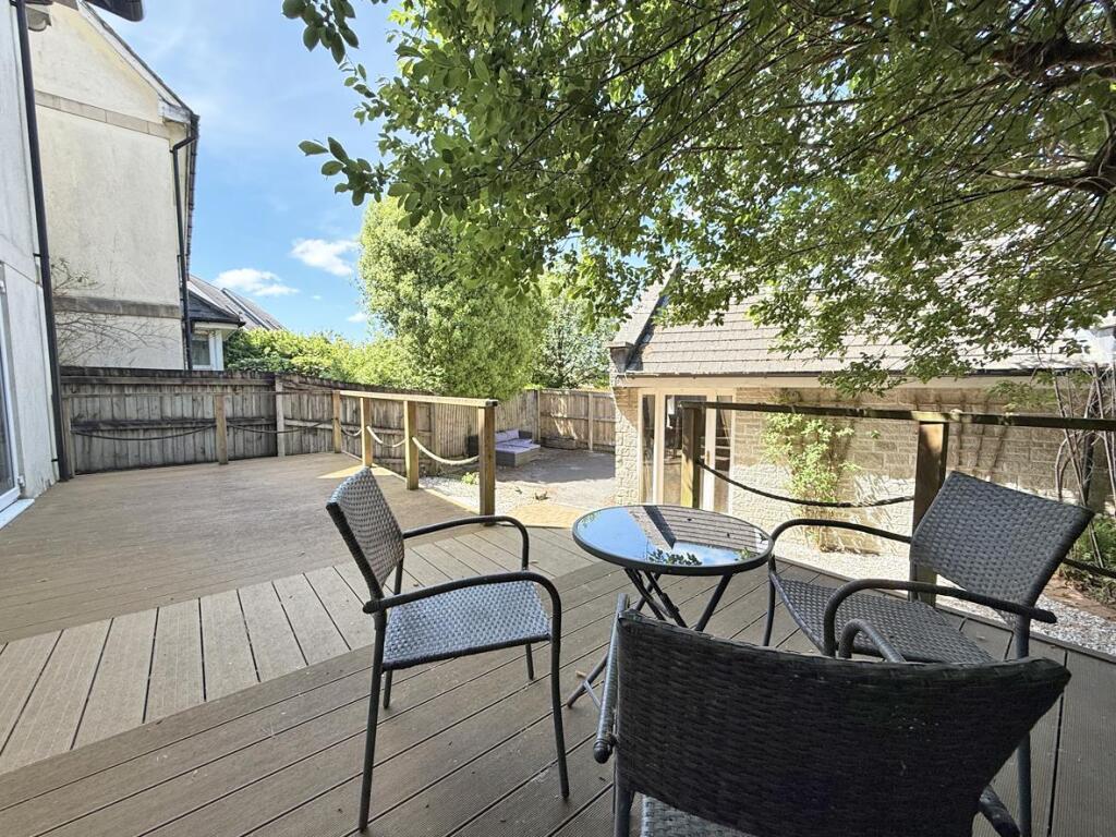 Temeraire Road 2 - Garden 1.jpg