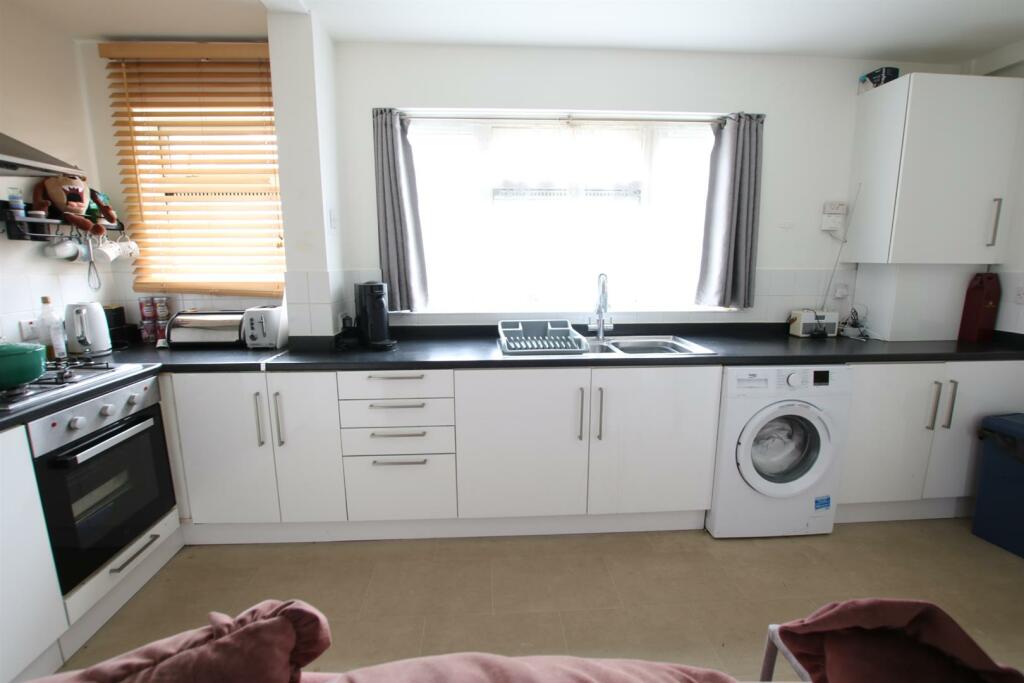 kitchen 2.JPG