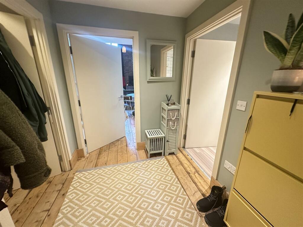 Hallway.jpeg