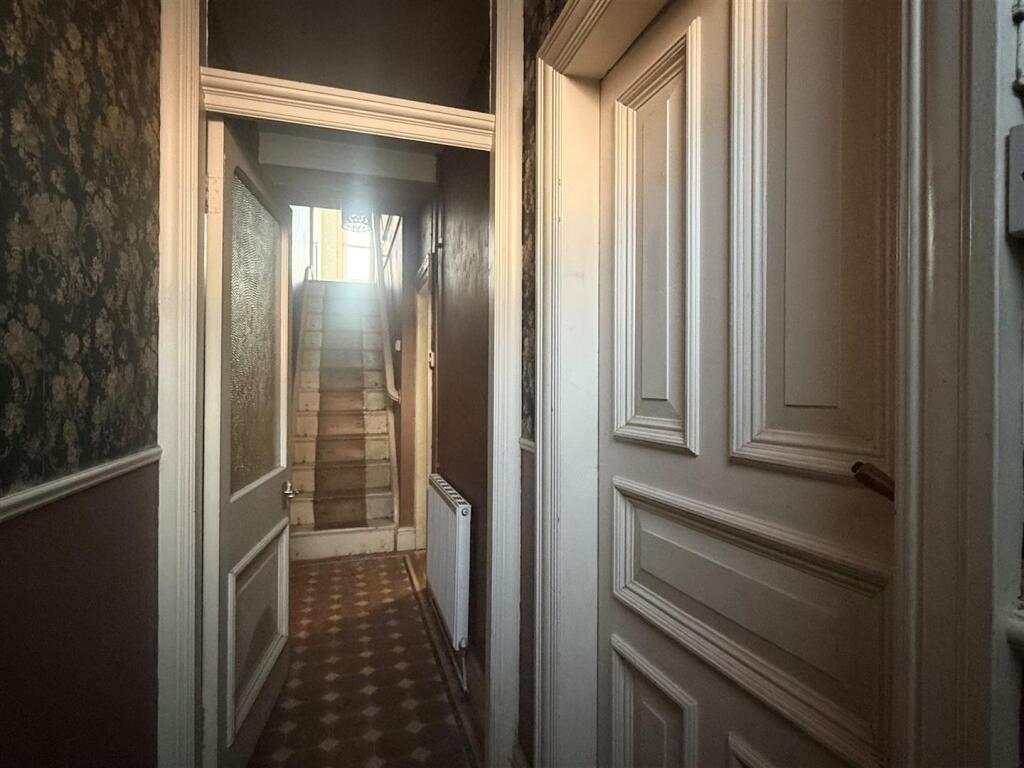 62 QVS - Hallway.jpg