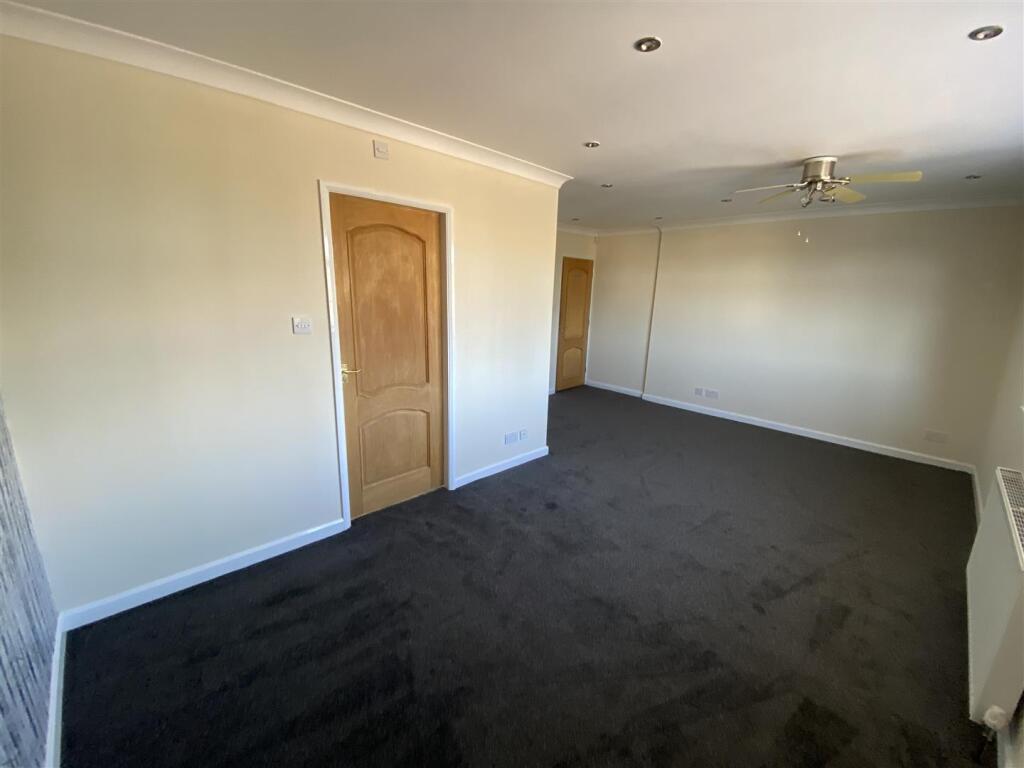 Master bedroom front double: