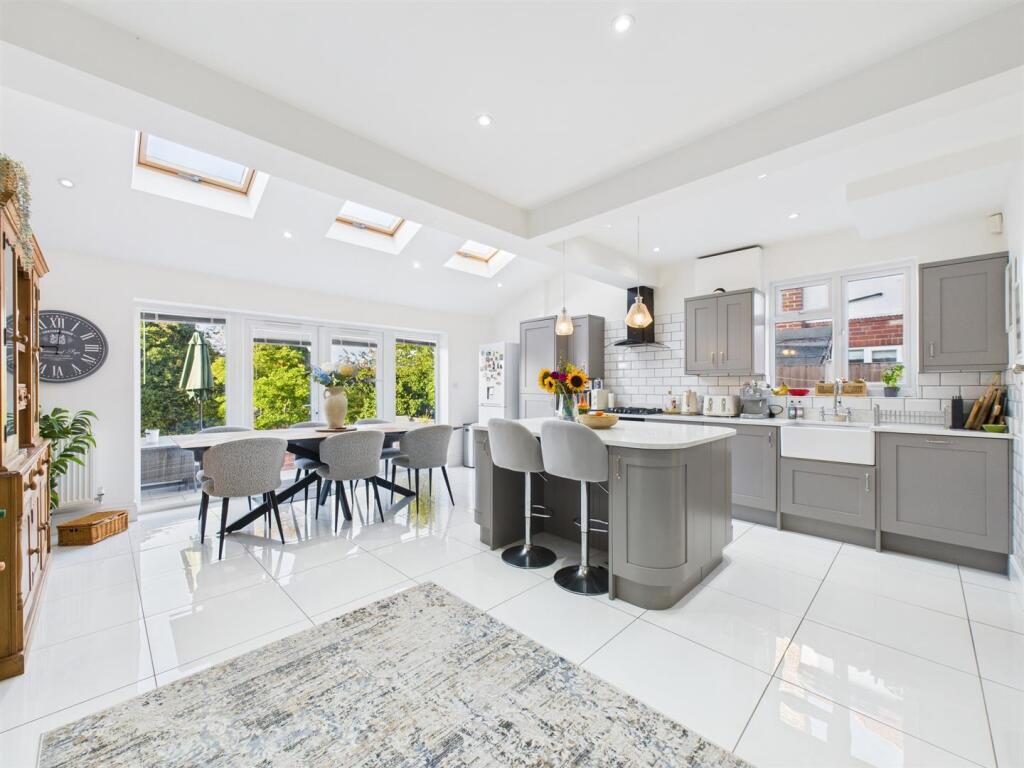 CAM04272G0-PR0365-STILL004 (1).jpg