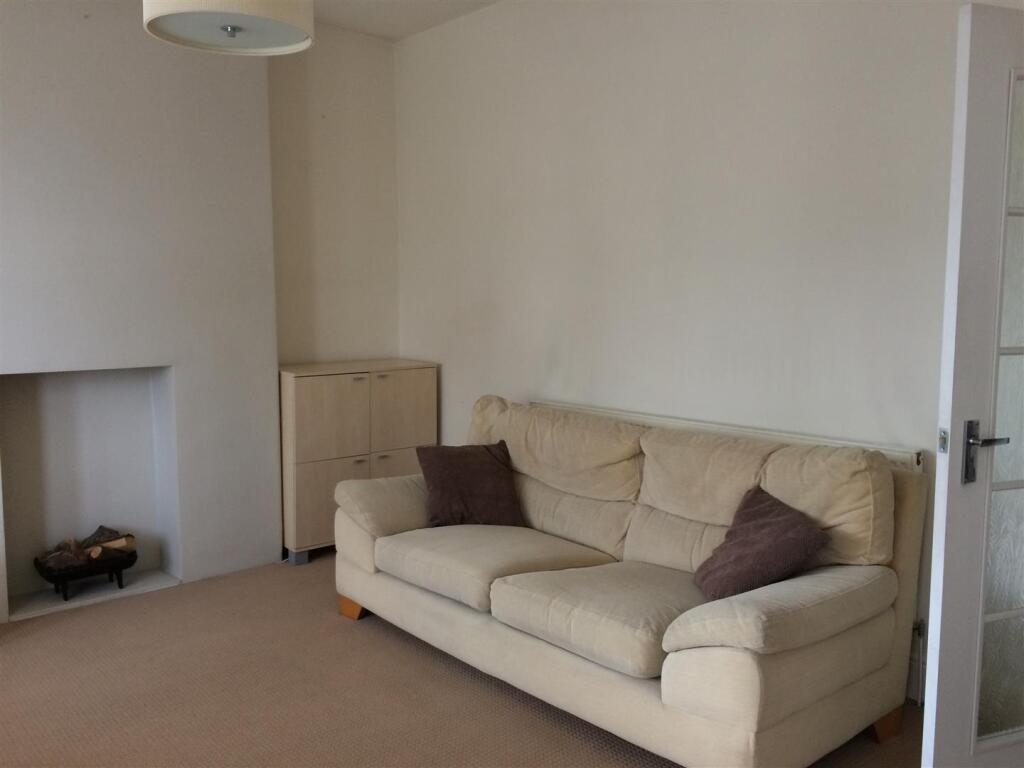 Lounge 2.JPG